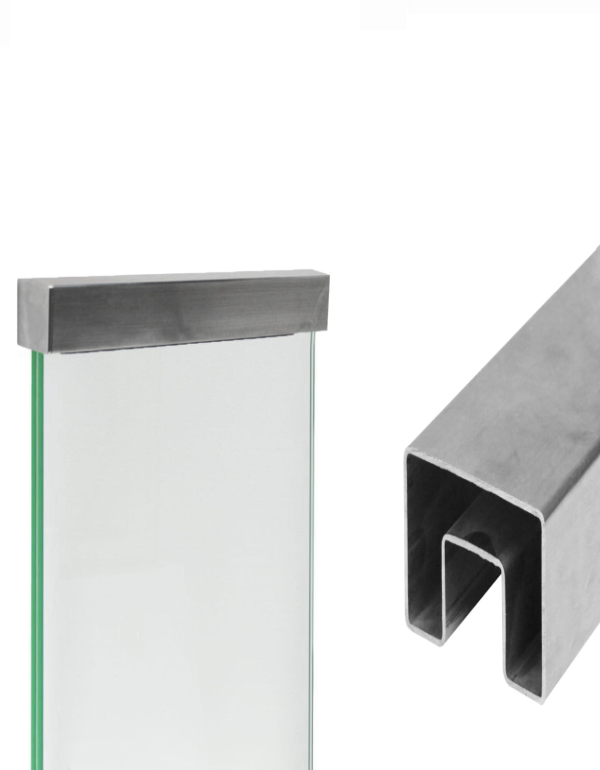 Hranaté madlo uchytené na skle