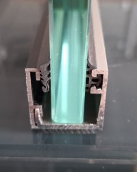 SPODNÝ PROFIL PRE SUCHÉ ZASKLIEVANIE V TVARE L -N